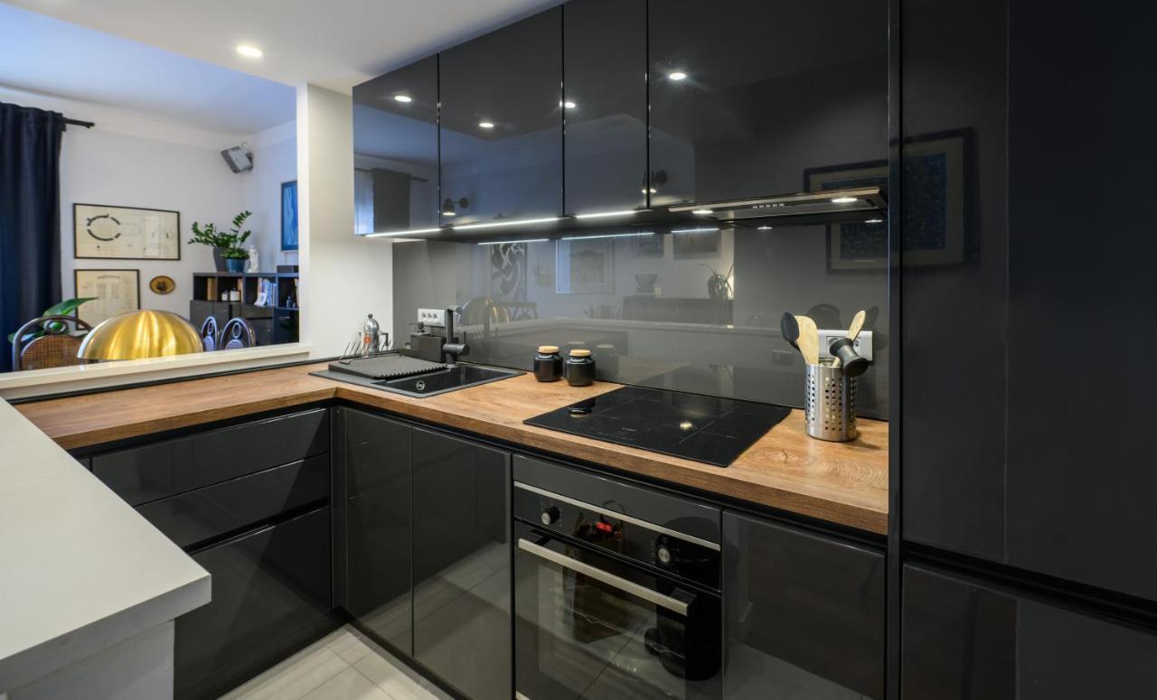 Designer Two-Bedroom Apartment Split Luaran gambar